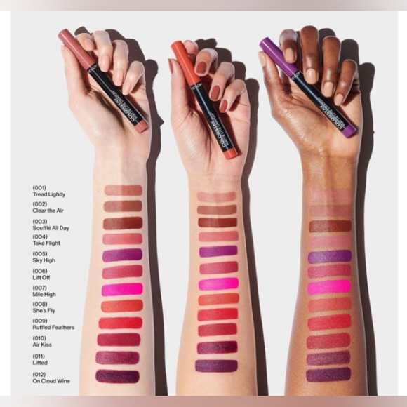 REVLON ColorStay Matte Lite Crayon Lipstick in Air Kiss - Picture 7 of 11